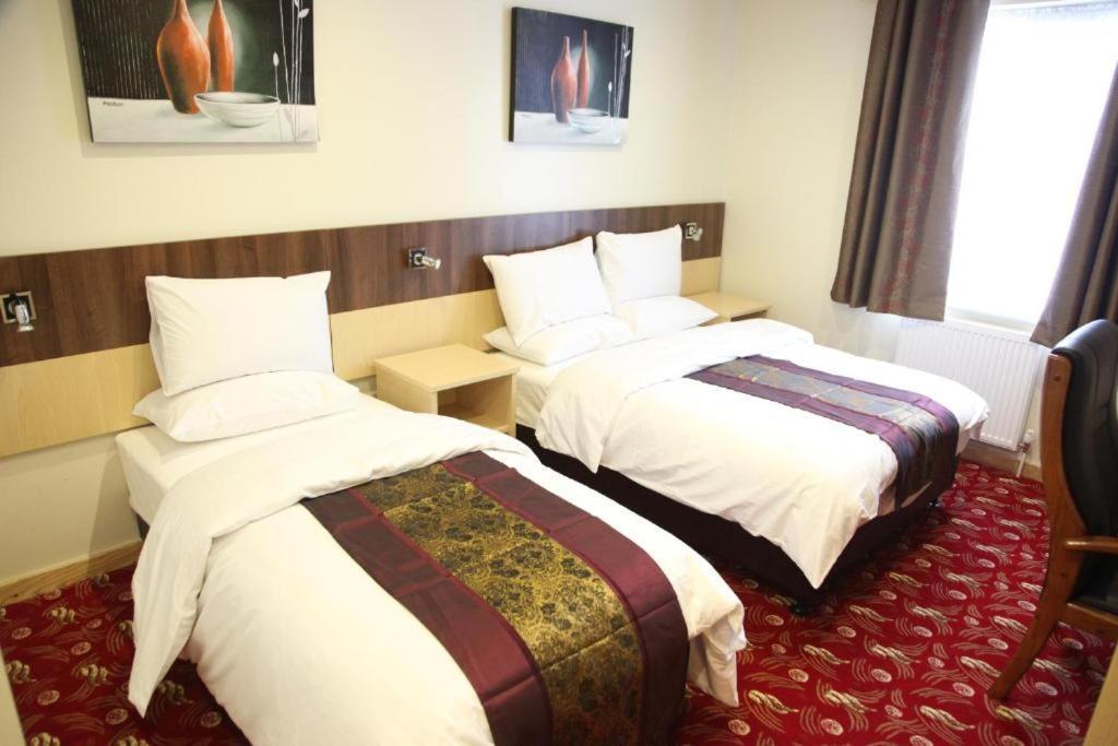 Cambridge Hotel Waterfront Brighouse Buitenkant foto