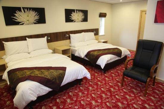 Cambridge Hotel Waterfront Brighouse Buitenkant foto