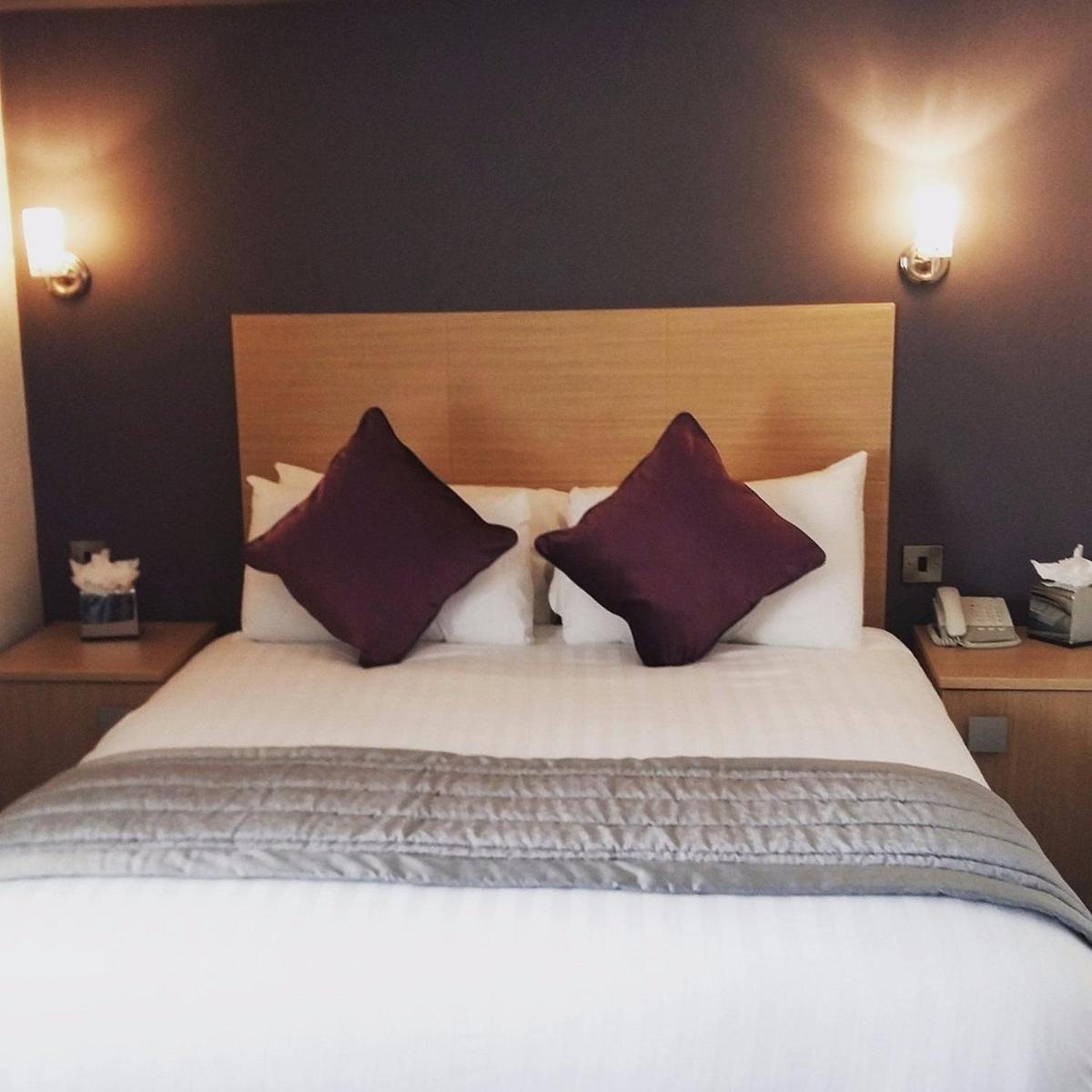 Cambridge Hotel Waterfront Brighouse Buitenkant foto