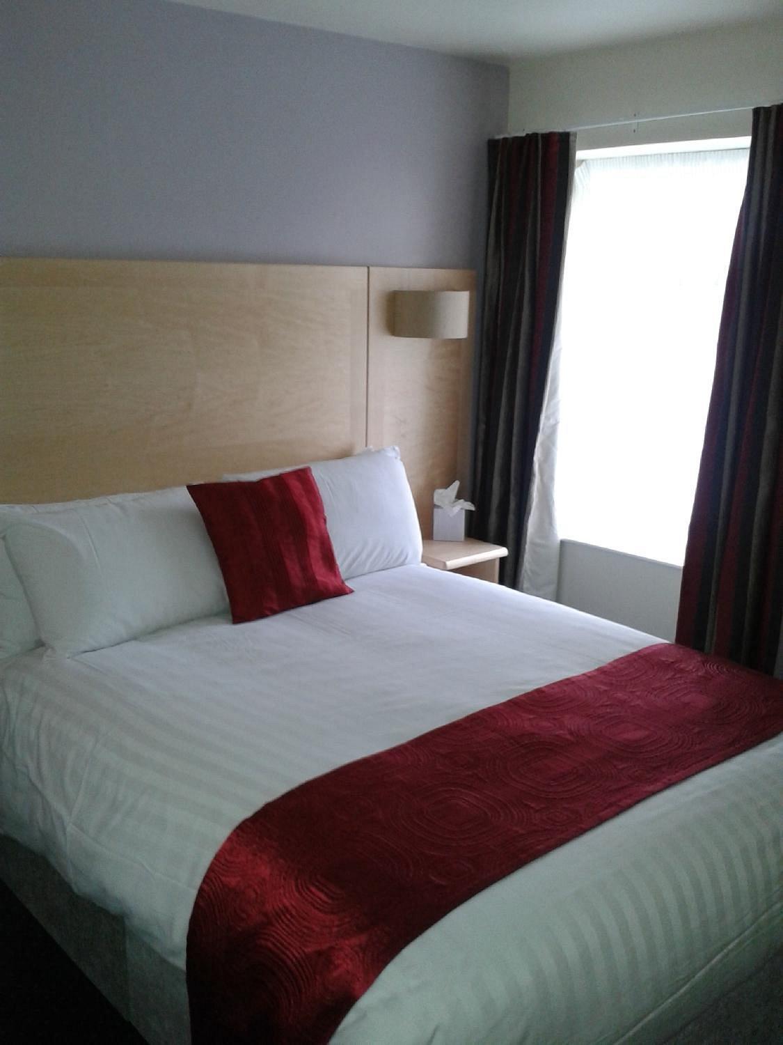 Cambridge Hotel Waterfront Brighouse Buitenkant foto